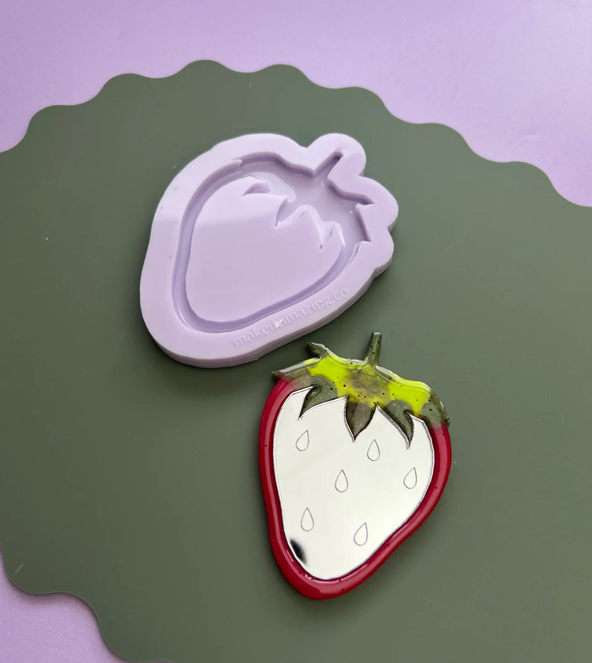 Resin Jules x Make It Amazing - Strawberry Pocket Mirror Kit