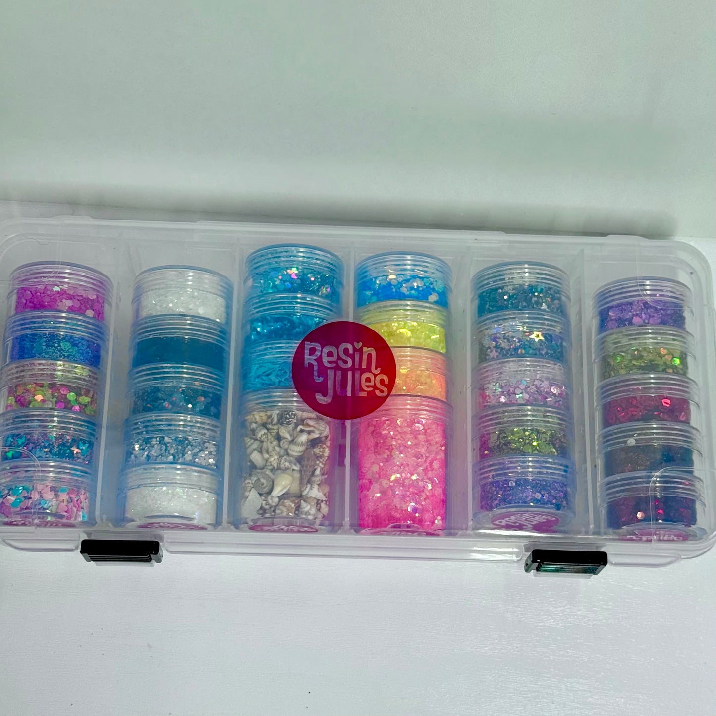 Resin Jules Glitter Bumper Pack limited edition case full of 28 sparkles! ✨ FREE SHIPPING COLOURS SLIGHTLY VARY